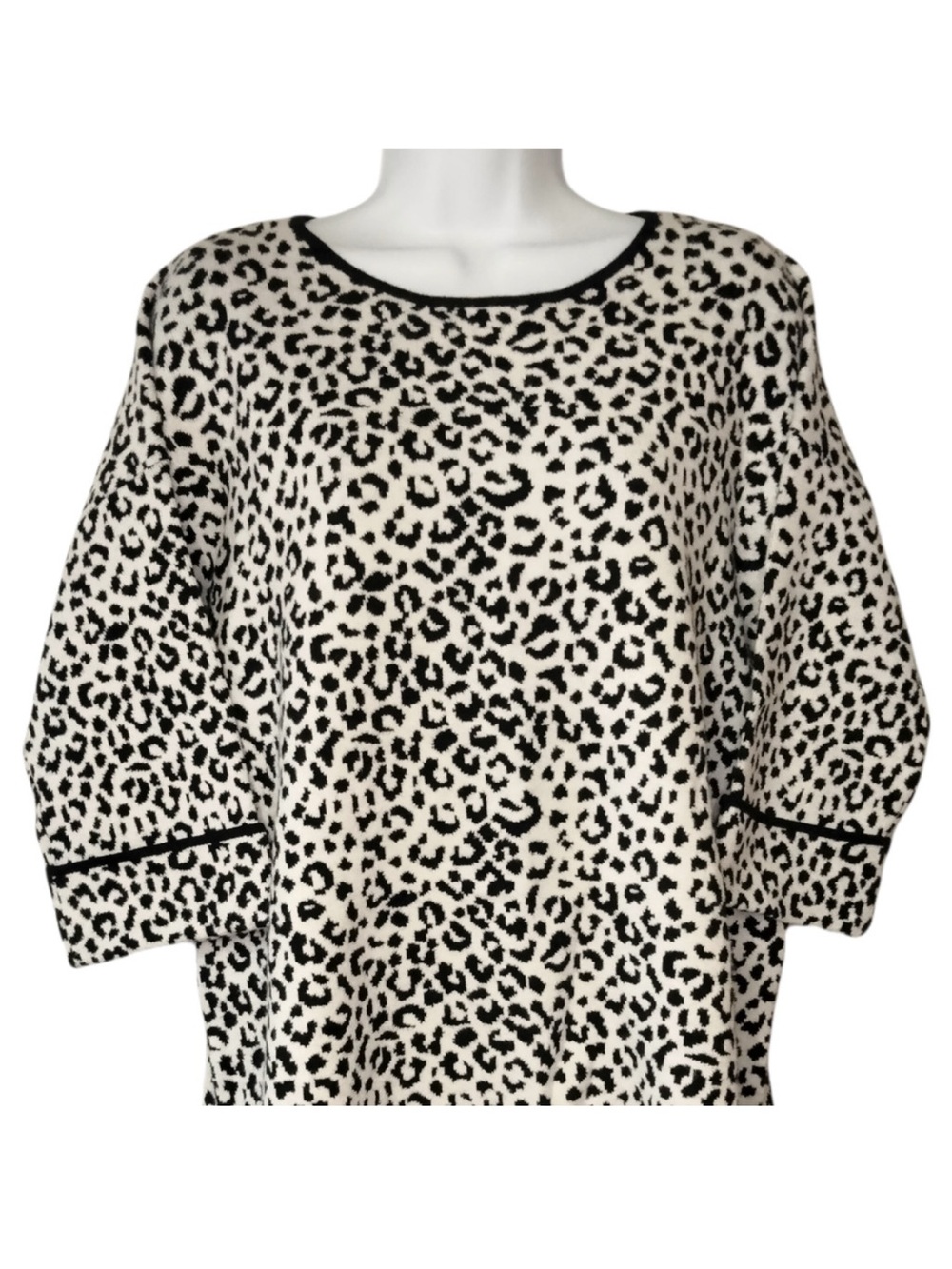 Cynthia Rowley Women's Soft Cheetah Print Oversized Sweater Cream Black Size 1X - Picture 2 of 7